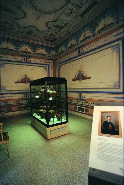 La sala con alcuni dei vasi attici acquistati da Eugenio Faina